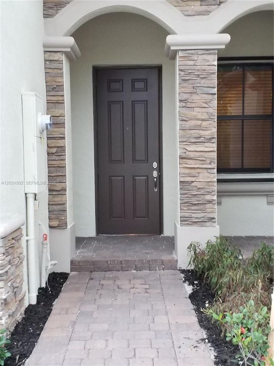 For Rent: $3,350 (3 beds, 2 baths, 1706 Square Feet)