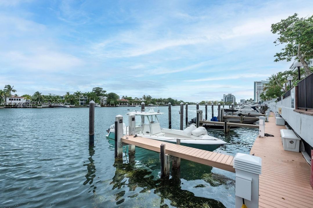 For Sale: $1,250,000 (2 beds, 2 baths, 2210 Square Feet)