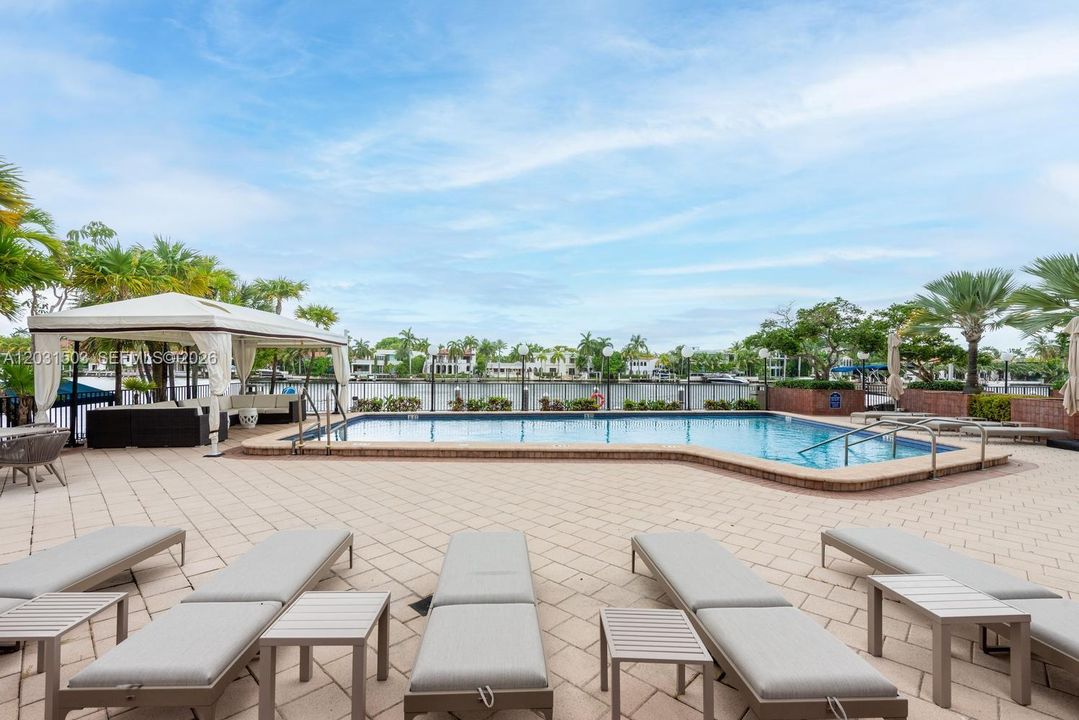 For Sale: $1,250,000 (2 beds, 2 baths, 2210 Square Feet)