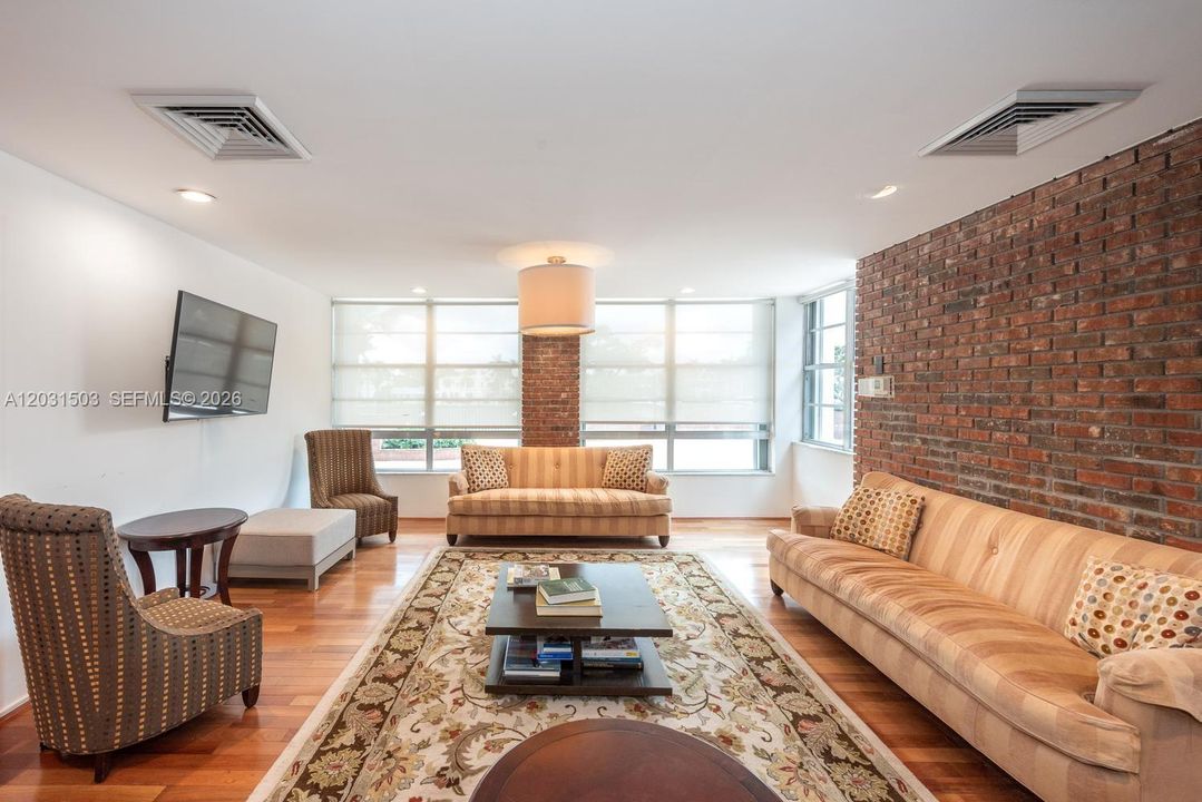 For Sale: $1,250,000 (2 beds, 2 baths, 2210 Square Feet)