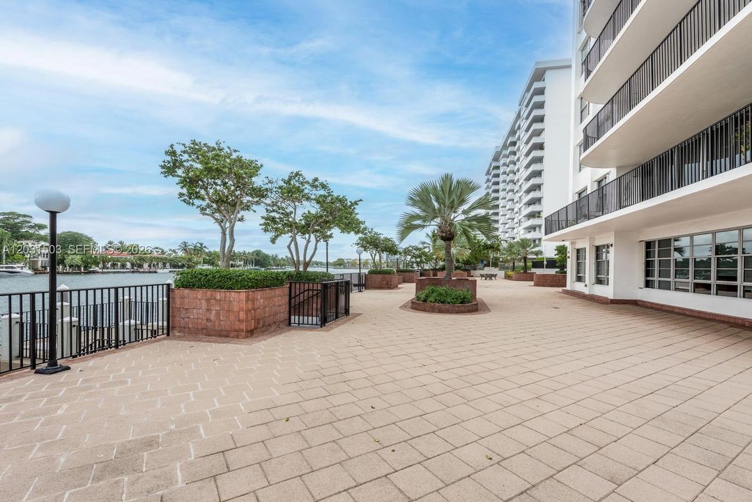 For Sale: $1,250,000 (2 beds, 2 baths, 2210 Square Feet)