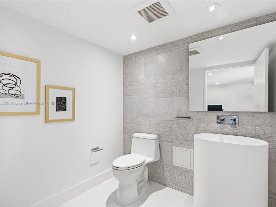 For Sale: $3,000,000 (3 beds, 4 baths, 3413 Square Feet)
