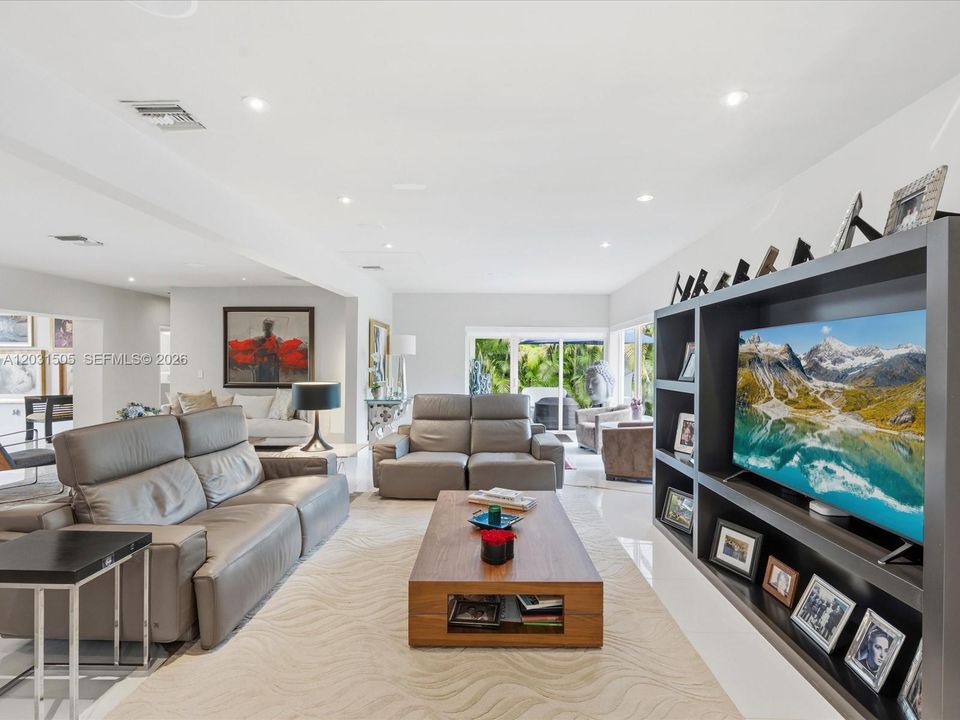 For Sale: $3,000,000 (3 beds, 4 baths, 3413 Square Feet)