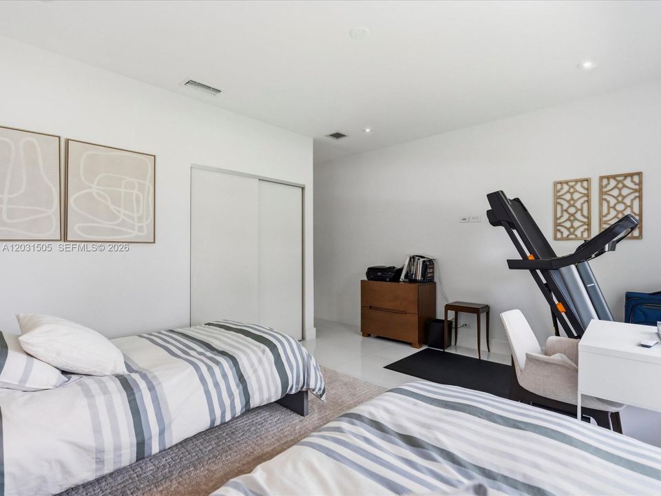 For Sale: $3,000,000 (3 beds, 4 baths, 3413 Square Feet)