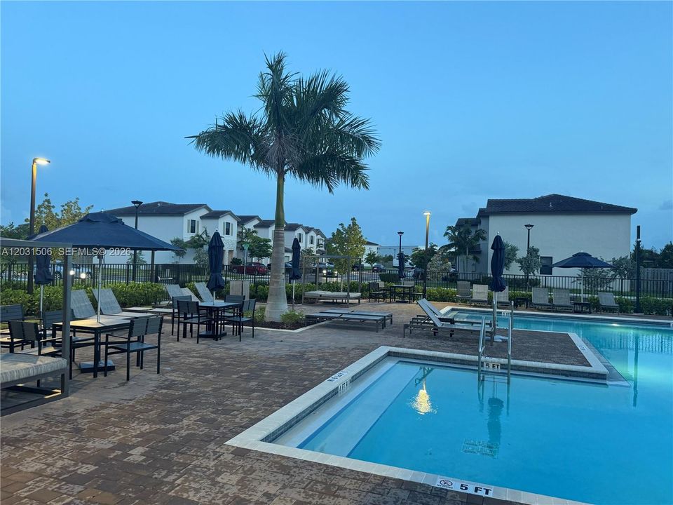 For Sale: $499,999 (3 beds, 3 baths, 1328 Square Feet)