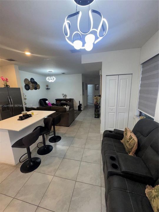 For Sale: $499,999 (3 beds, 3 baths, 1328 Square Feet)