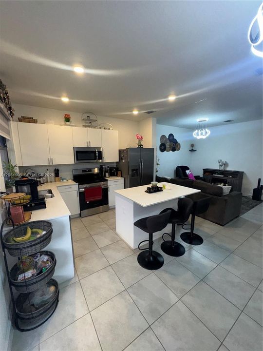 For Sale: $499,999 (3 beds, 3 baths, 1328 Square Feet)