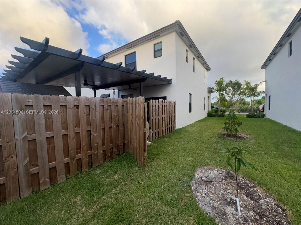 For Sale: $499,999 (3 beds, 3 baths, 1328 Square Feet)