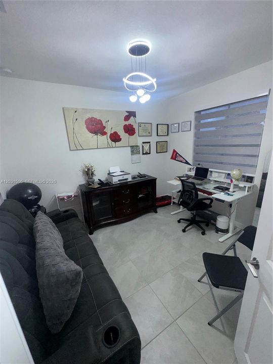 For Sale: $499,999 (3 beds, 3 baths, 1328 Square Feet)