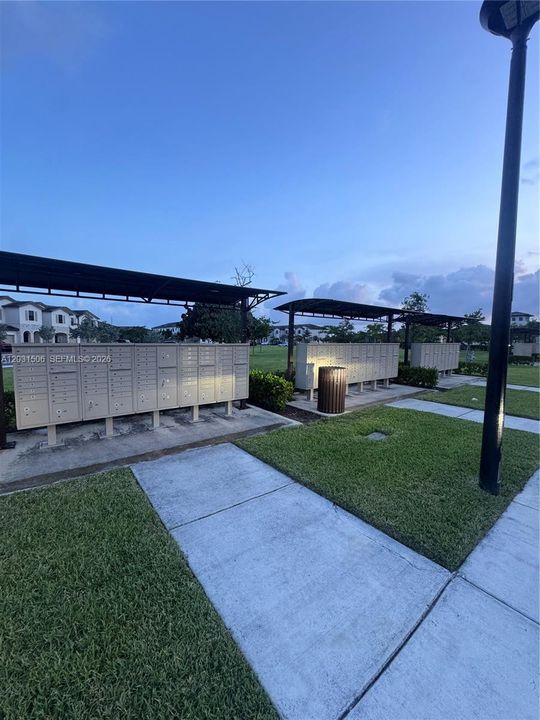 For Sale: $499,999 (3 beds, 3 baths, 1328 Square Feet)