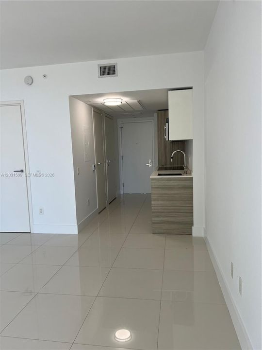 For Rent: $2,600 (0 beds, 1 baths, 375 Square Feet)