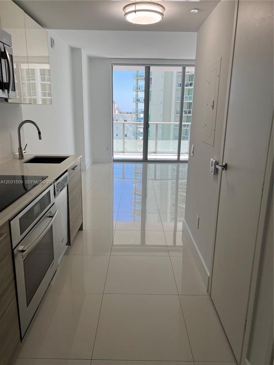 For Rent: $2,600 (0 beds, 1 baths, 375 Square Feet)