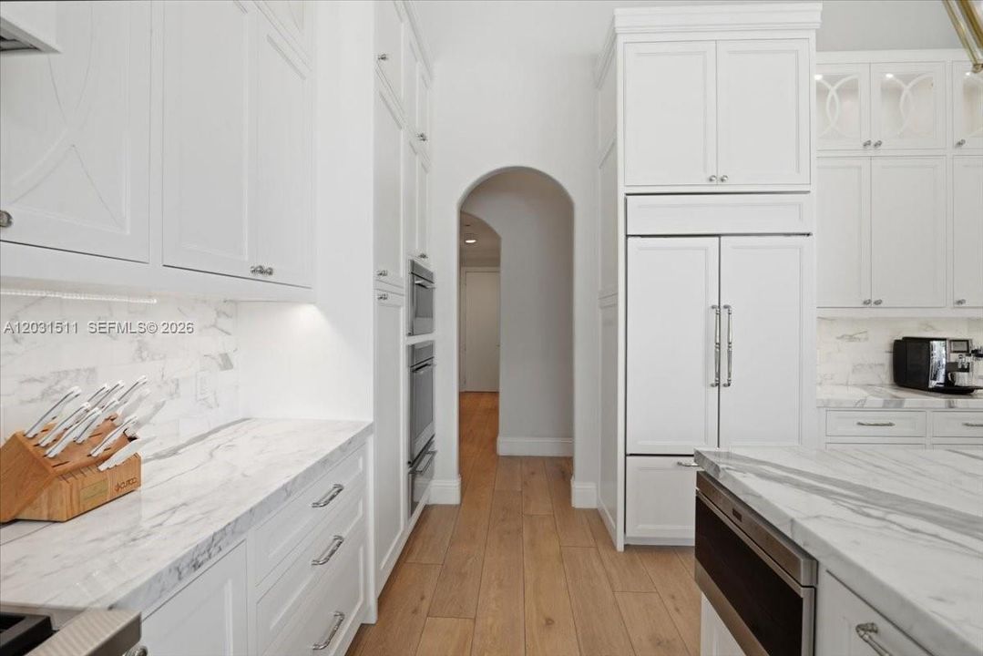 For Sale: $2,695,000 (4 beds, 4 baths, 3646 Square Feet)