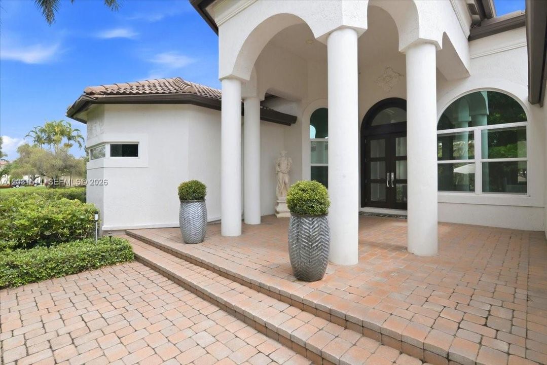 For Sale: $2,695,000 (4 beds, 4 baths, 3646 Square Feet)