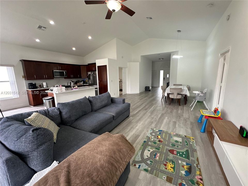 For Rent: $4,500 (4 beds, 2 baths, 1797 Square Feet)