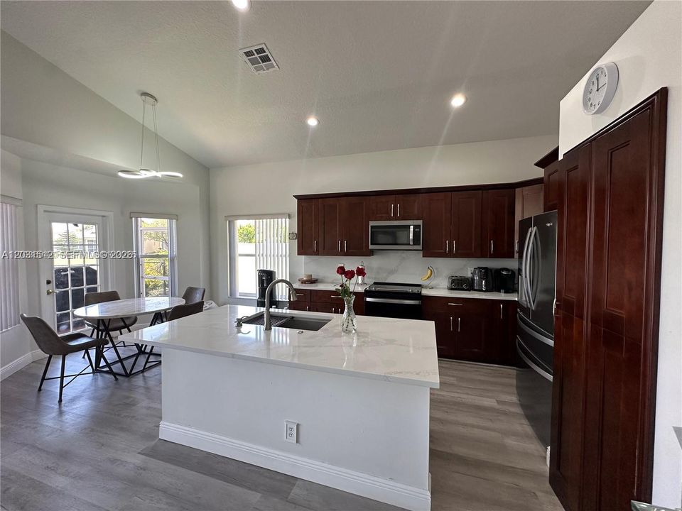 For Rent: $4,500 (4 beds, 2 baths, 1797 Square Feet)