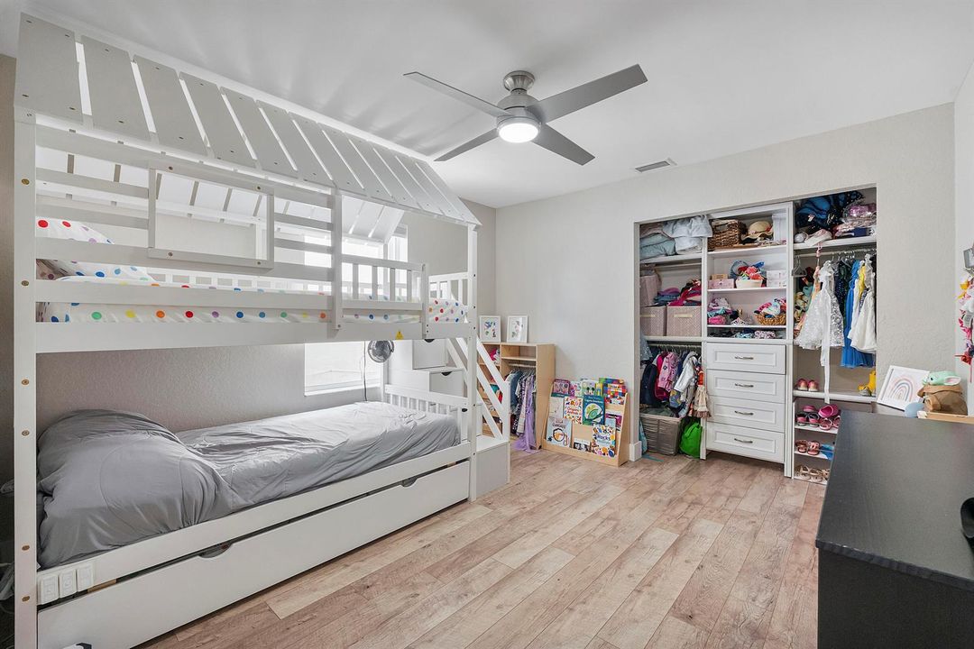 18242 Blue Lake Way_050