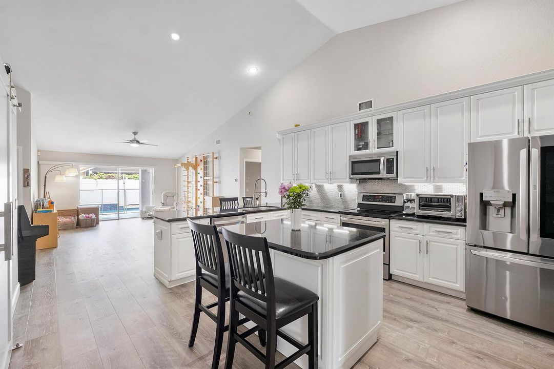 18242 Blue Lake Way_030