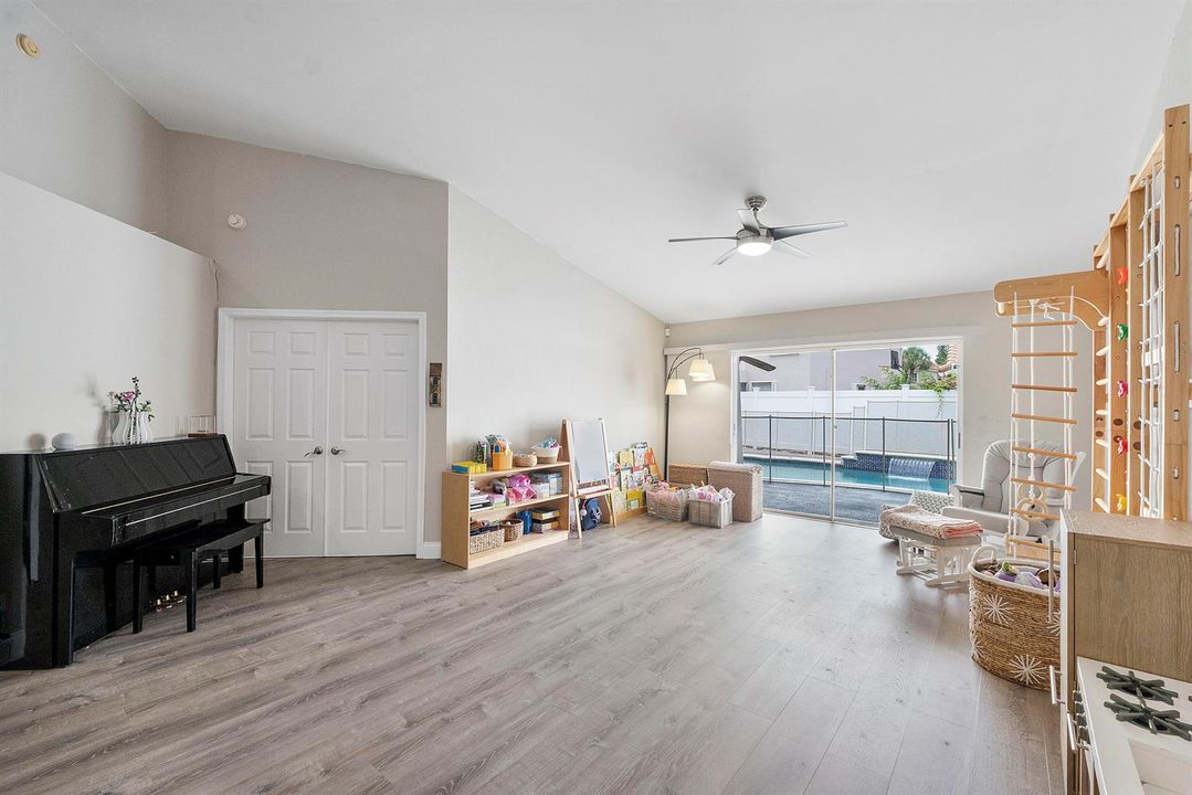 18242 Blue Lake Way_037