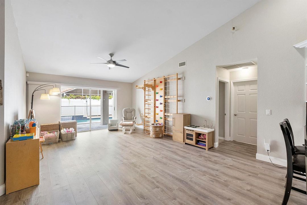 18242 Blue Lake Way_035