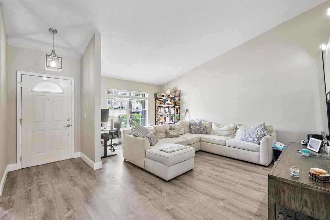 18242 Blue Lake Way_025