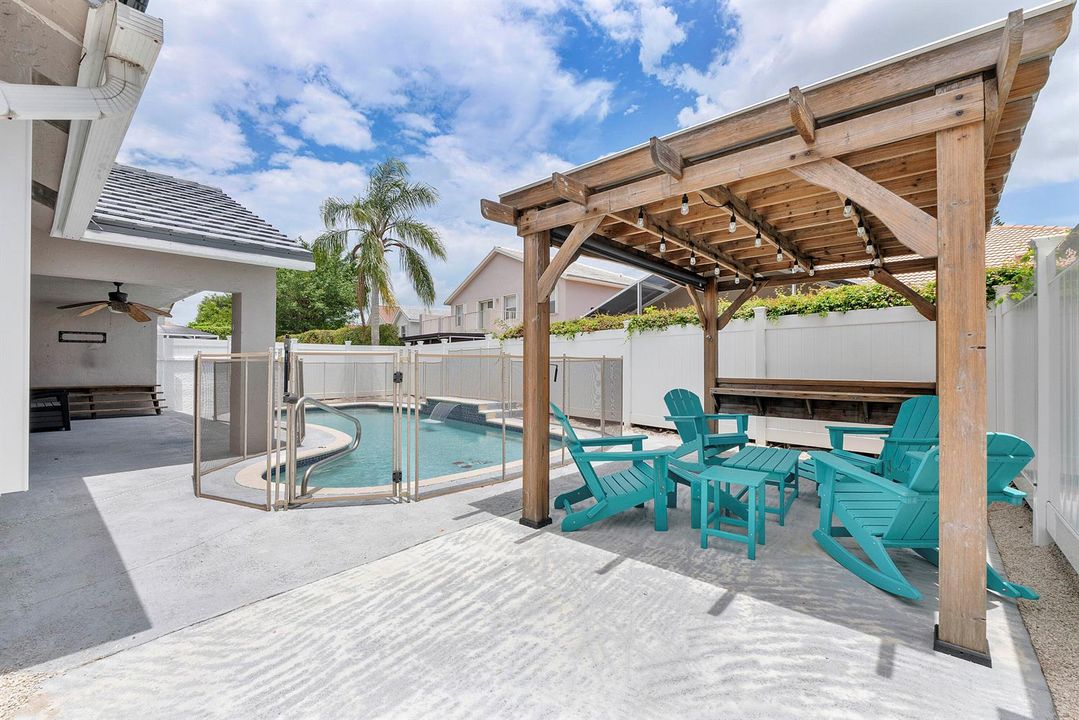 18242 Blue Lake Way_051