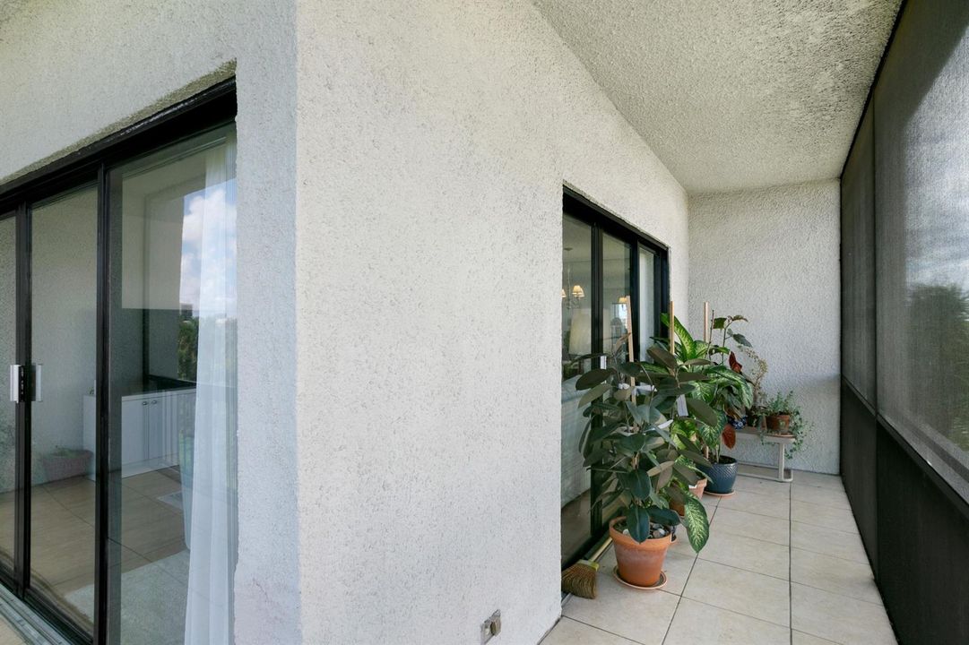 3000 401 Balcony