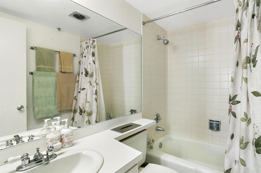 3000 401 Second Bathroom