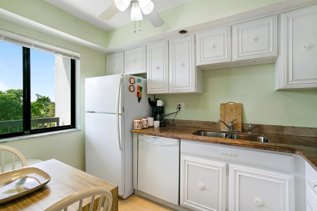 3000 401Kitchen 2