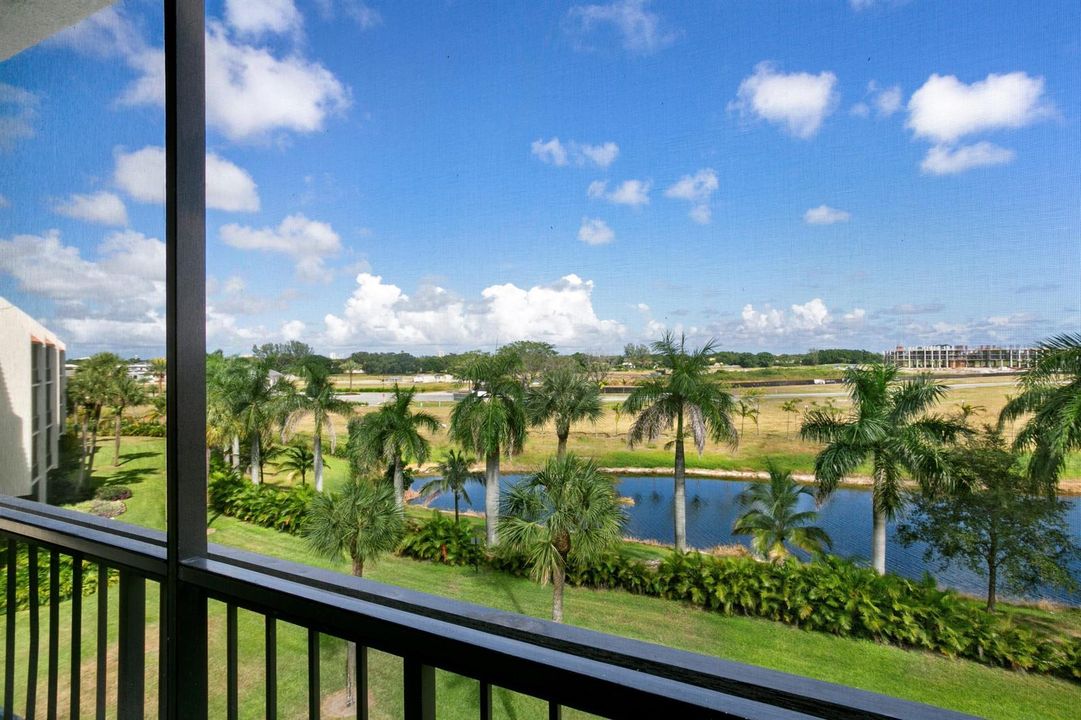 3000 401Balcony View
