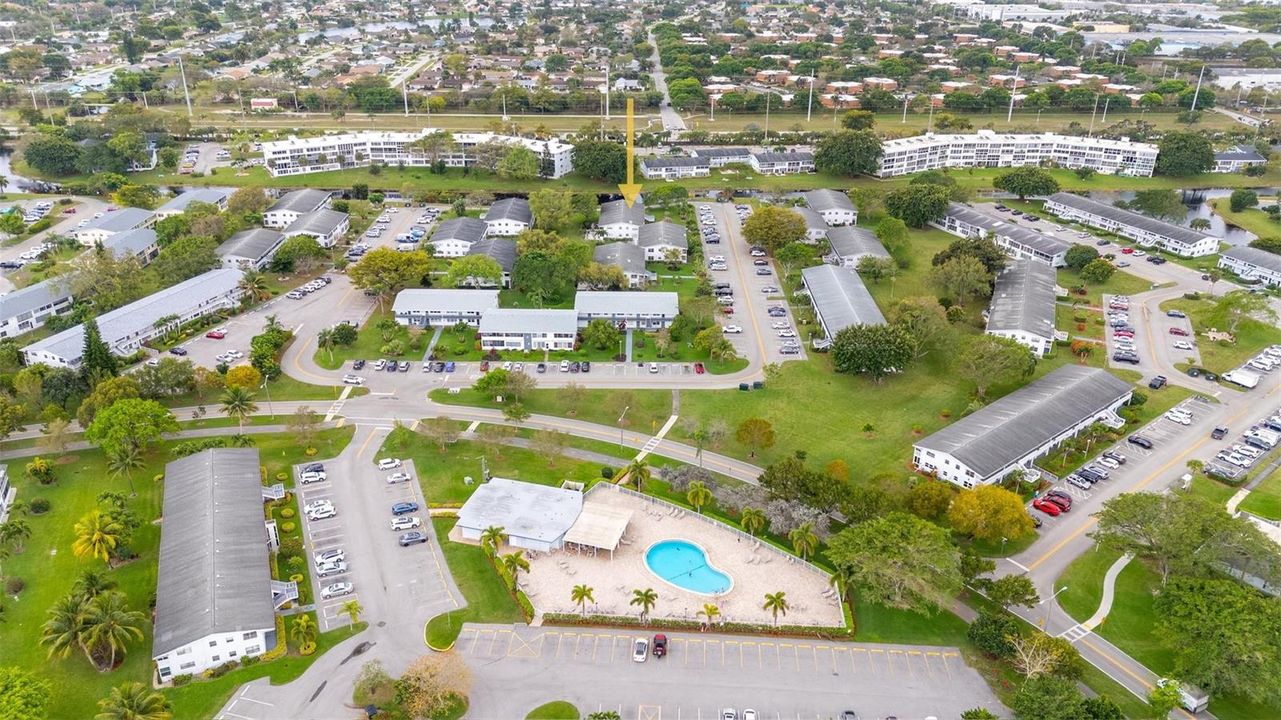 CLOSE PROXIMITY TO THE POOL