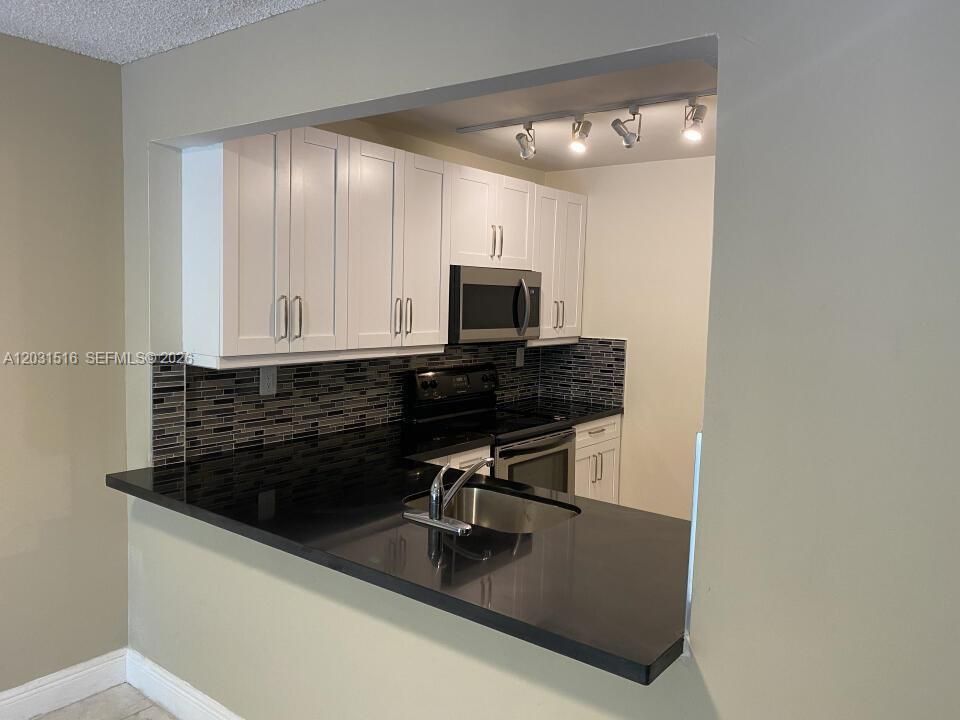 For Rent: $1,700 (1 beds, 1 baths, 764 Square Feet)