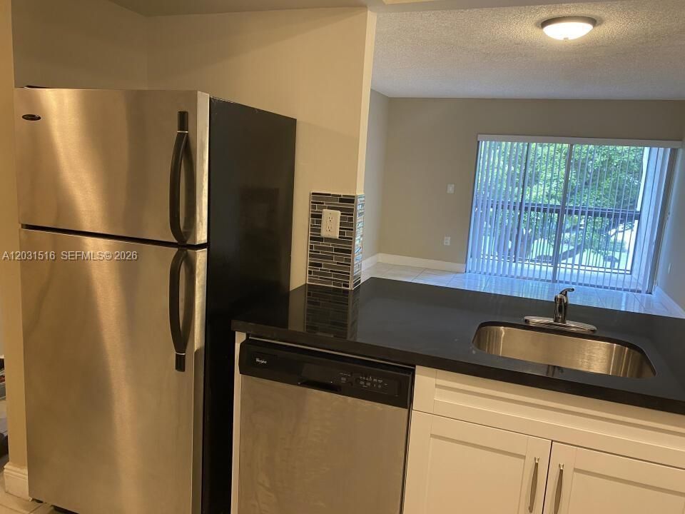 For Rent: $1,700 (1 beds, 1 baths, 764 Square Feet)