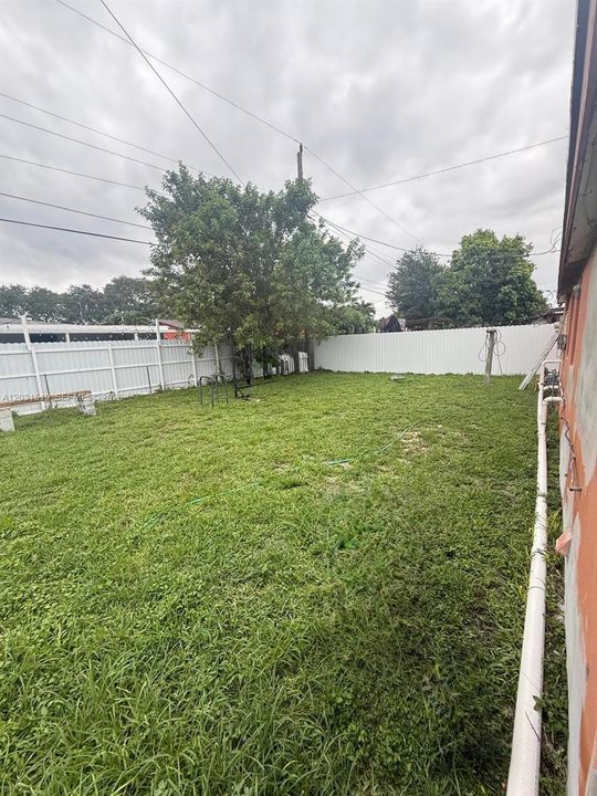 For Sale: $575,000 (3 beds, 2 baths, 1716 Square Feet)