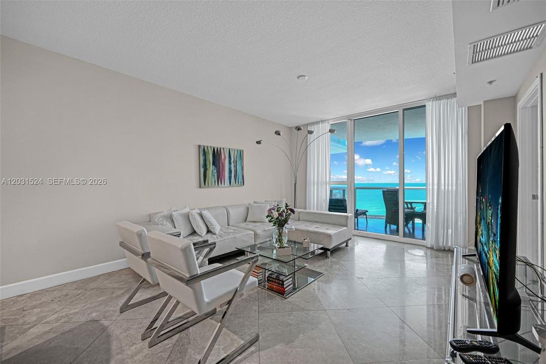 For Rent: $10,000 (3 beds, 3 baths, 1507 Square Feet)