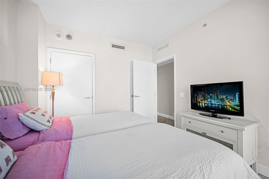 For Rent: $10,000 (3 beds, 3 baths, 1507 Square Feet)