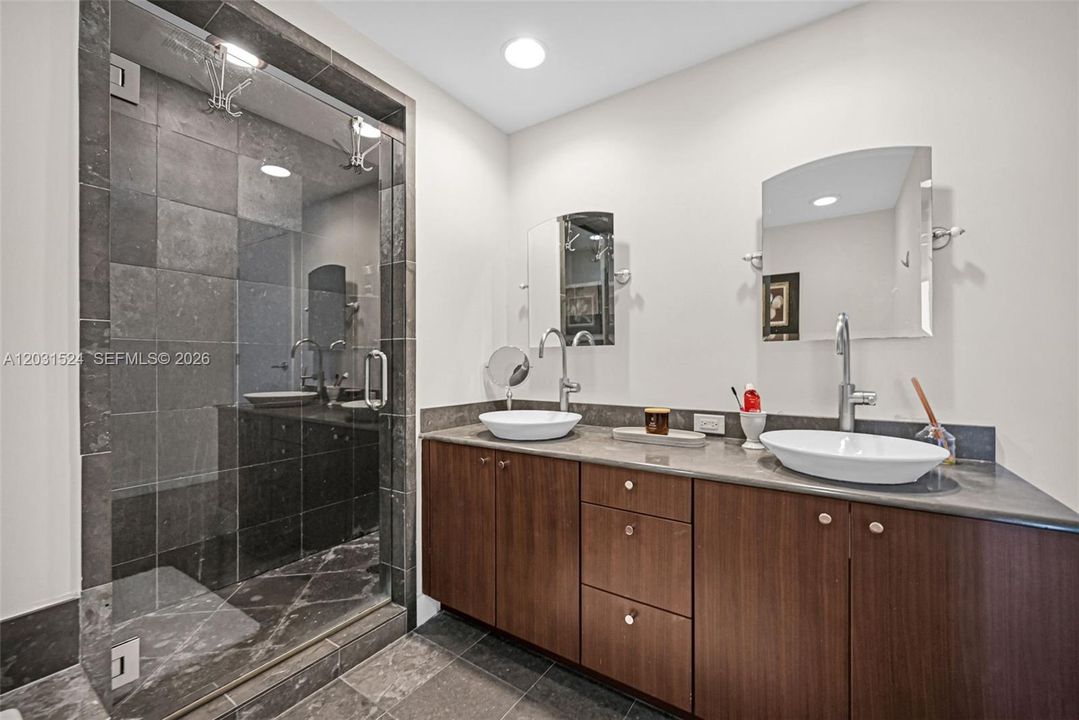 For Rent: $10,000 (3 beds, 3 baths, 1507 Square Feet)