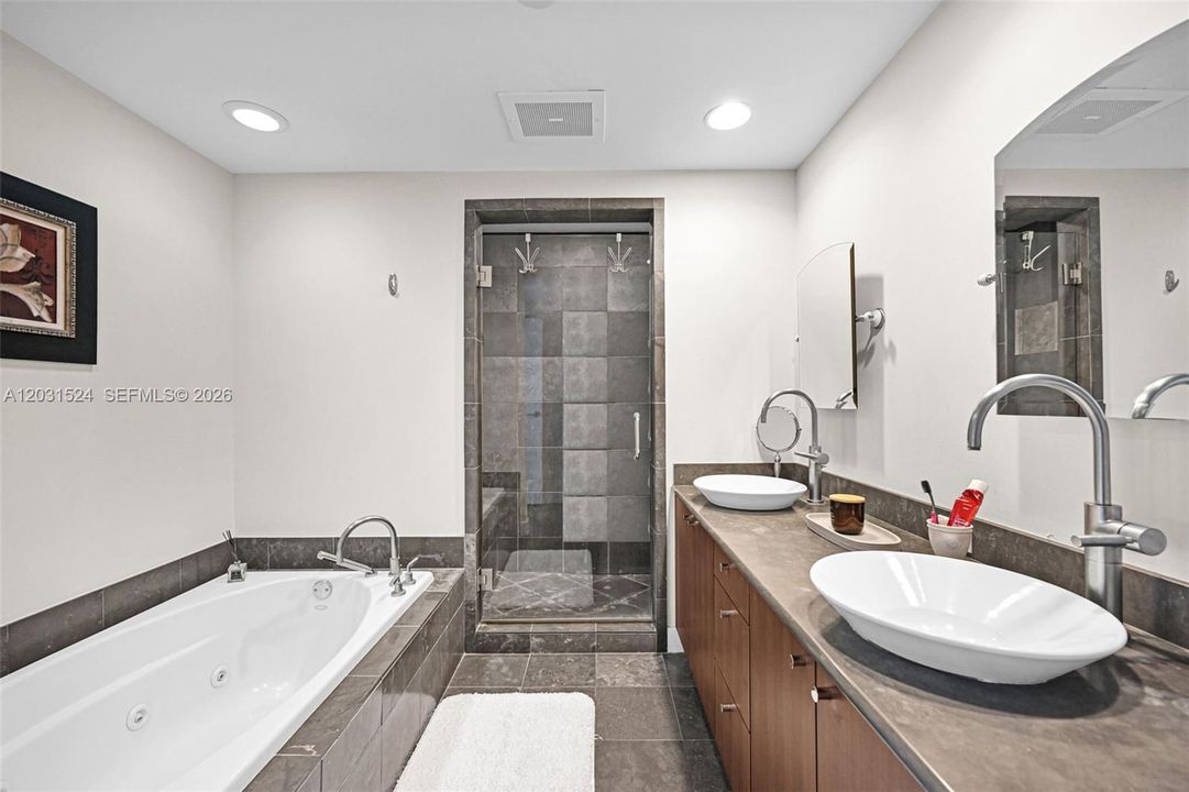 For Rent: $10,000 (3 beds, 3 baths, 1507 Square Feet)