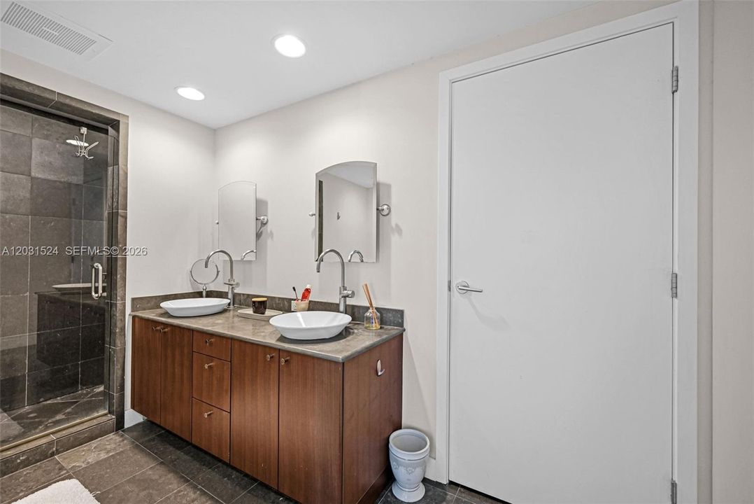 For Rent: $10,000 (3 beds, 3 baths, 1507 Square Feet)