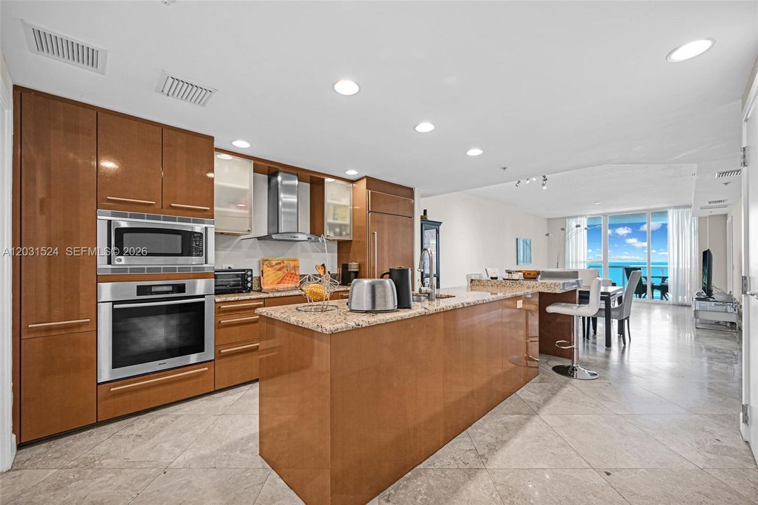 For Rent: $10,000 (3 beds, 3 baths, 1507 Square Feet)