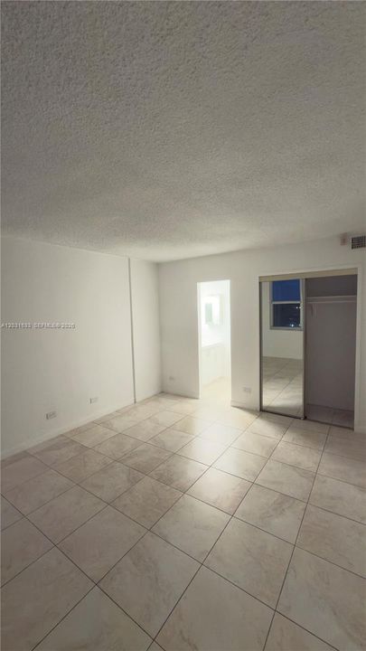 For Sale: $200,000 (1 beds, 1 baths, 865 Square Feet)