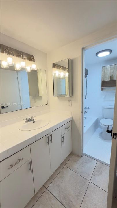 For Sale: $200,000 (1 beds, 1 baths, 865 Square Feet)