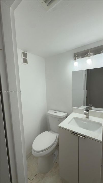 For Sale: $200,000 (1 beds, 1 baths, 865 Square Feet)