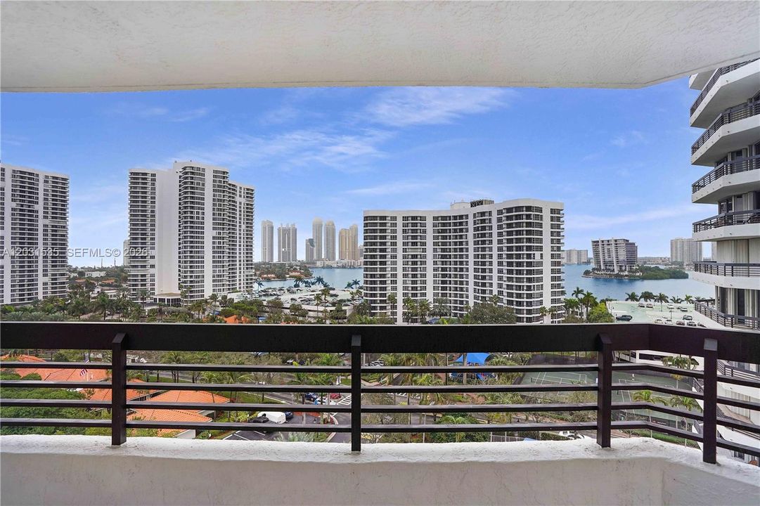 For Rent: $4,900 (2 beds, 2 baths, 1464 Square Feet)