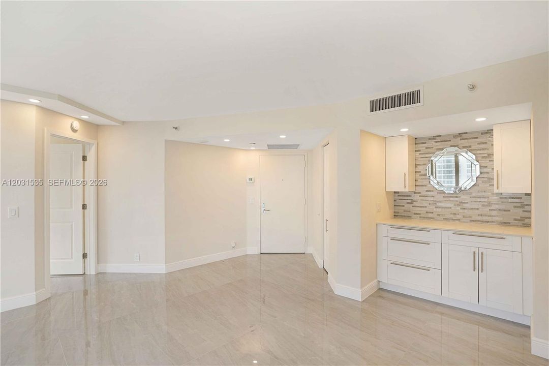 For Rent: $4,900 (2 beds, 2 baths, 1464 Square Feet)