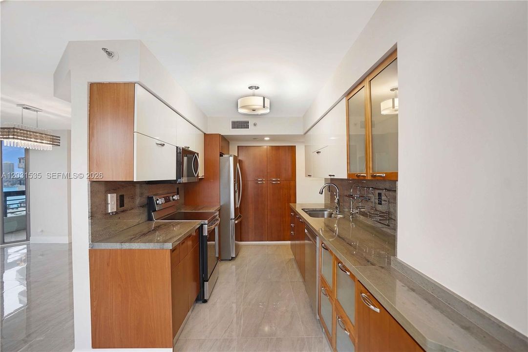 For Rent: $4,900 (2 beds, 2 baths, 1464 Square Feet)