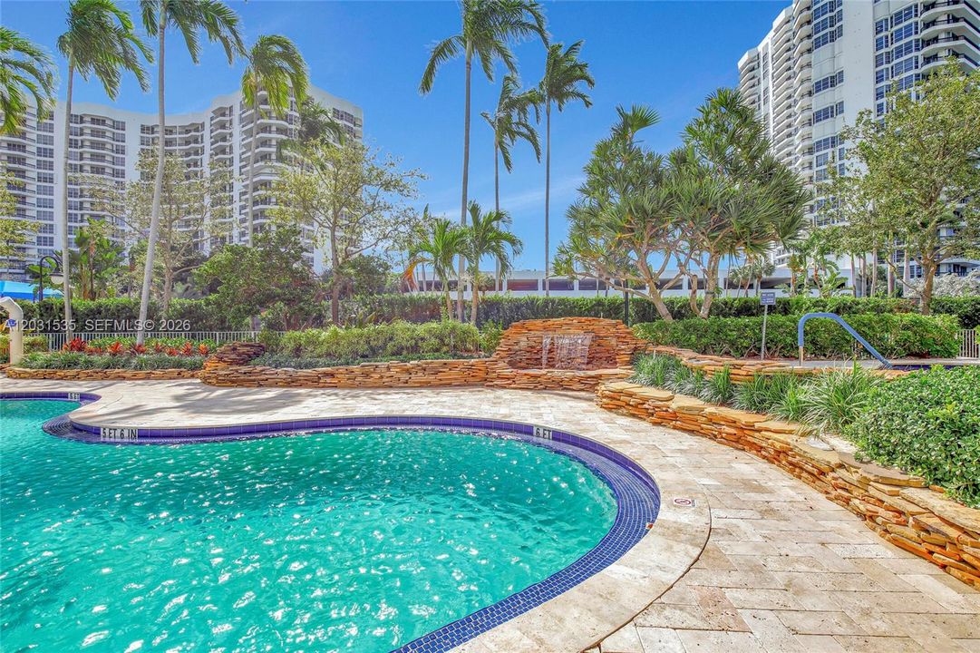 For Rent: $4,900 (2 beds, 2 baths, 1464 Square Feet)