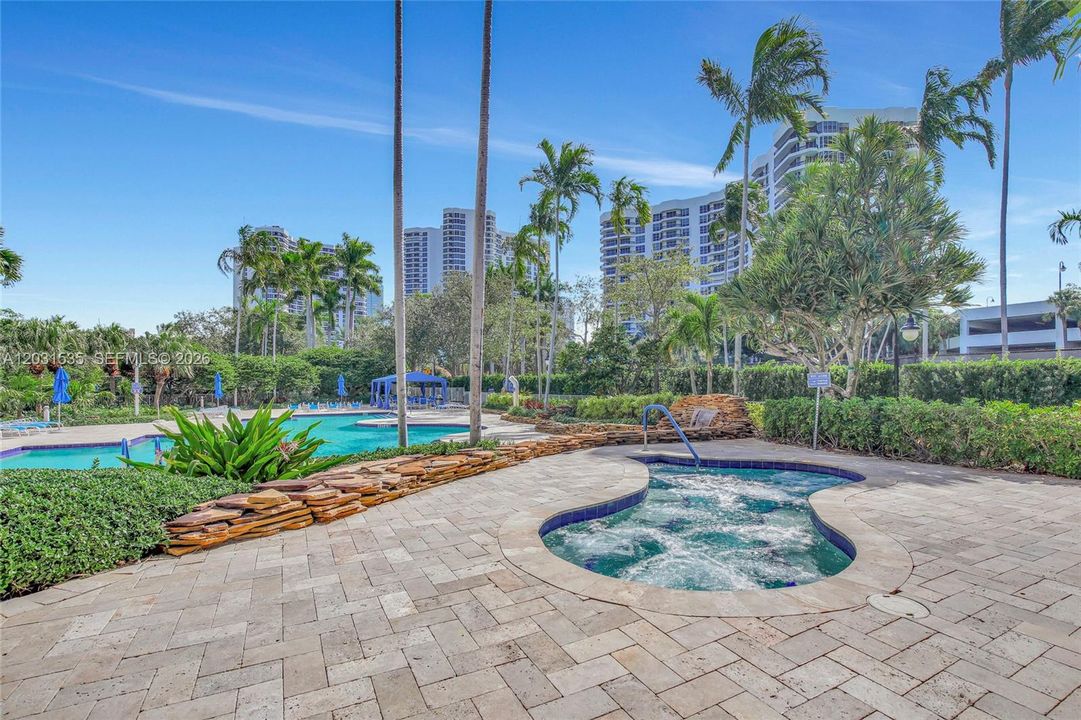 For Rent: $4,900 (2 beds, 2 baths, 1464 Square Feet)