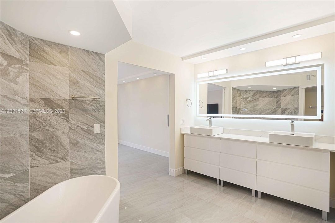 For Rent: $4,900 (2 beds, 2 baths, 1464 Square Feet)