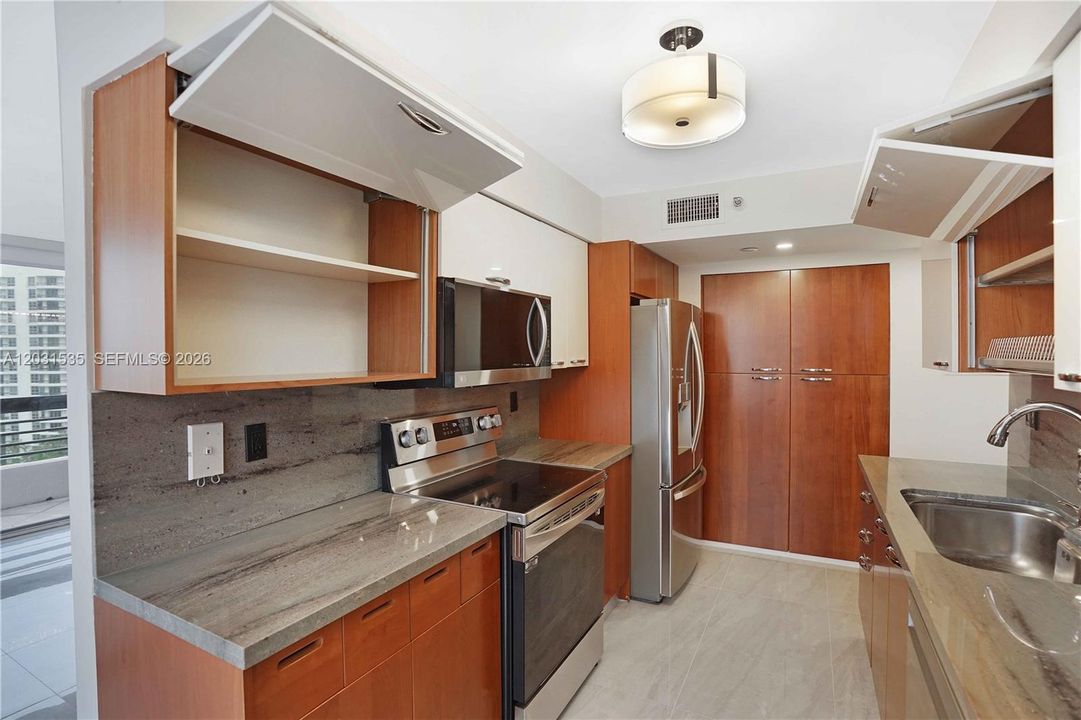 For Rent: $4,900 (2 beds, 2 baths, 1464 Square Feet)